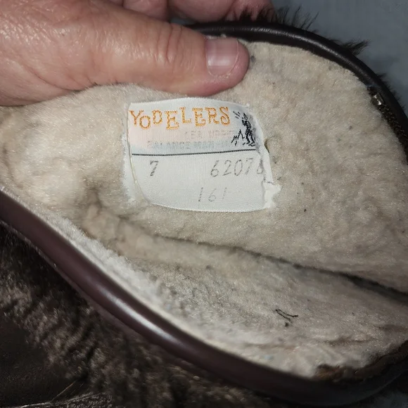 YODELERS VINTAGE EUC WOMENS SZ 7 BROWN SUEDE LEATHER BOOTIES BOOTS SHOES - Picture 6 of 7